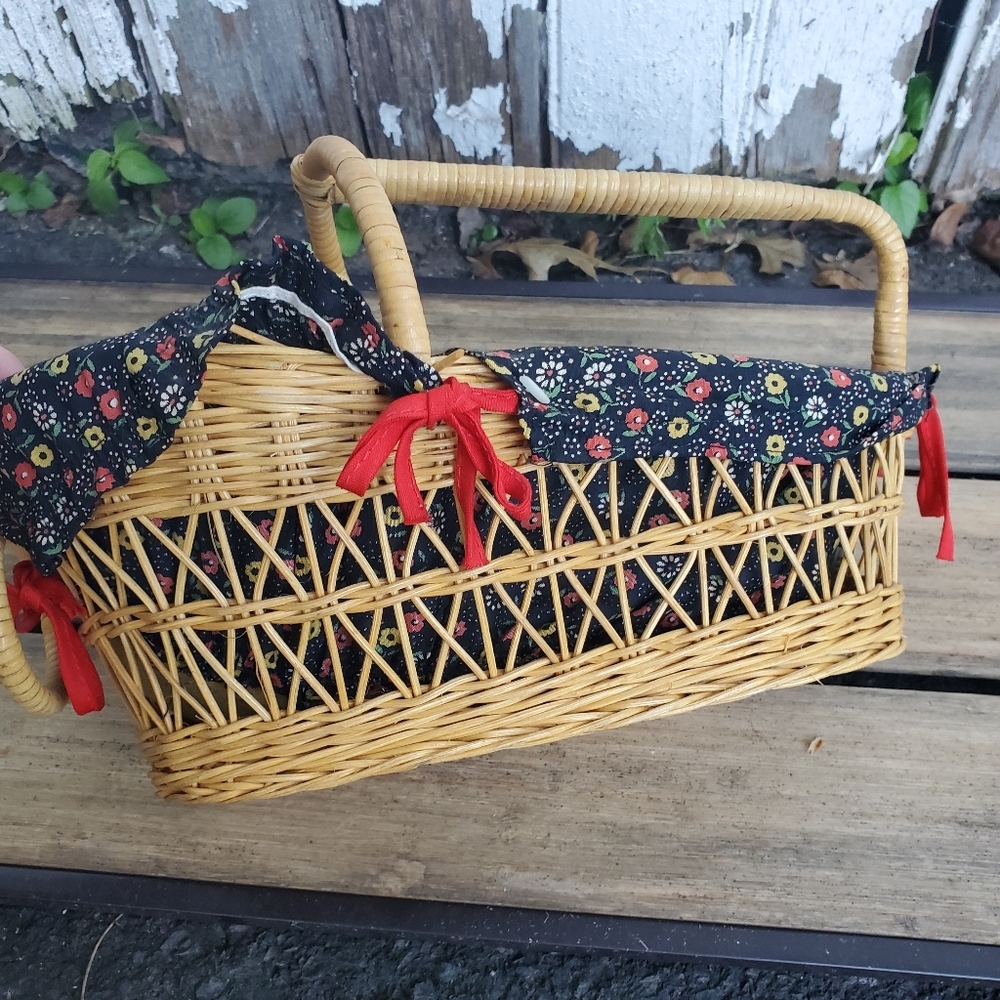 Vintage Wicker Doll Bassinet Lined Basket - Picture 3 of 4